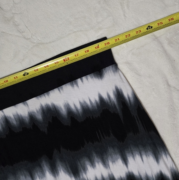 A.N.A. Maxi Skirt Size 1X Black White Flexible Flowy Boho Casual Striped - Picture 11 of 12